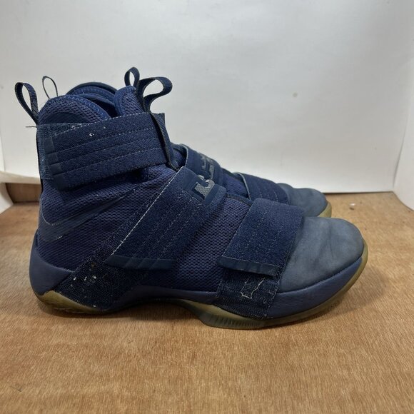 Nike LeBron Soldier 10 Men Size 8 Midnight Navy Basketball Shoes - Picture 1 of 8